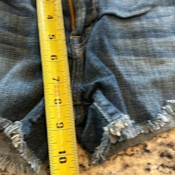 Lucky Riley Jean Shorts W/ Knit Designs and Fringed Hems Sz 27/4 - Picture 10 of 10